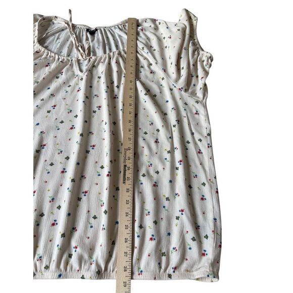 Torrid Crinkle Gauze Blouse Short Sleeve Top size 3 US 3X 22 24 Ditsy Scatter Fl - Picture 6 of 9